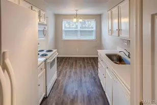 1926 Hunting Lake Ct, Saint Louis, MO 63122 - Photo 5