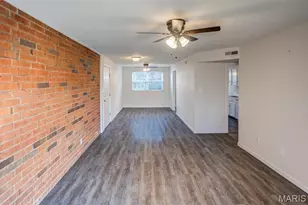 1926 Hunting Lake Ct, Saint Louis, MO 63122 - Photo 9