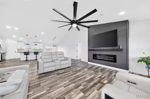 592 Phelps Ln, Elsberry, MO 63343 - Photo 9