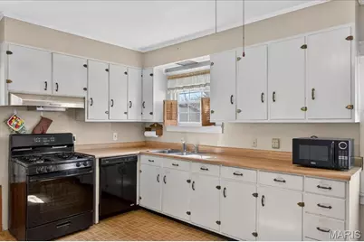 10300 Toelle Lane, Saint Louis, MO 63137 - Photo 13