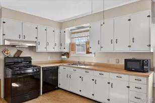 10300 Toelle Ln, Saint Louis, MO 63137 - Photo 13