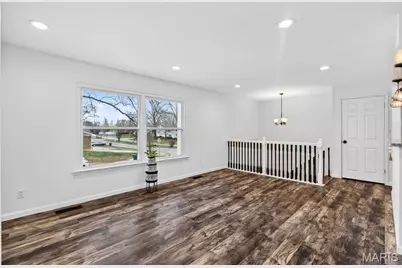 899 Oklahoma Avenue, Ballwin, MO 63021 - Photo 17