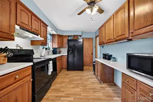 2404 Sunnybrook Dr, Saint Louis, MO 63114 - Photo 11