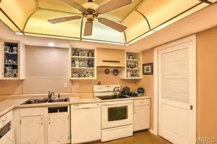 922 N Claytonbrook Dr, Ballwin, MO 63011 - Photo 9