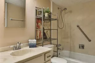 922 N Claytonbrook Dr, Ballwin, MO 63011 - Photo 15