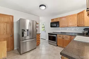 239 E Skyline Dr, Ballwin, MO 63011 - Photo 7