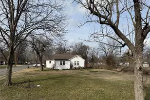 448 Crowe St, Sikeston, MO 63801 - Photo 3