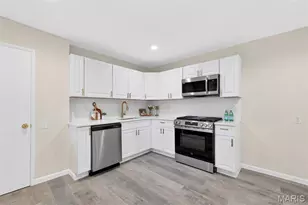 2500 Dove Dr, Florissant, MO 63031 - Photo 9