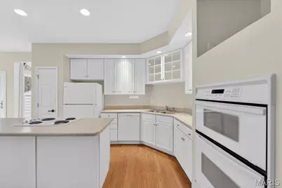 16816 Chesterfield Bluffs Circle, Chesterfield, MO 63005 - Photo 15