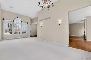 16816 Chesterfield Bluffs Cir, Chesterfield, MO 63005 - Photo 7