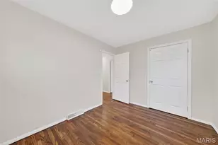 9608 Miriam Ave, Overland, MO 63114 - Photo 17