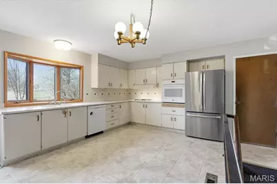 2181 Cherrycove Court, Maryland Heights, MO 63043 - Photo 3