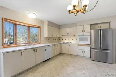 2181 Cherrycove Court, Maryland Heights, MO 63043 - Photo 11