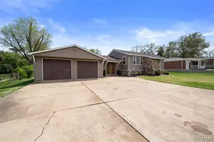 2794 Sedan Dr, Saint Louis, MO 63125 - Photo 3