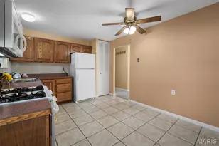 2605 Kelsey Ln, Saint Charles, MO 63301 - Photo 9