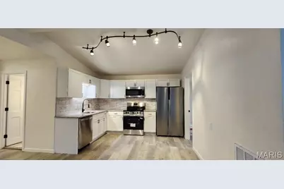 8301 Pepperidge Drive, Saint Louis, MO 63134 - Photo 7