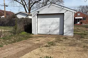 1811 Eton Ln, Saint Louis, MO 63147 - Photo 15