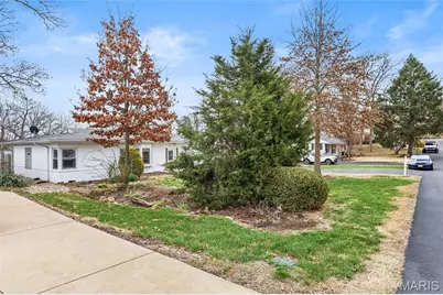 9422 Parklind Drive, Saint Louis, MO 63126 - Photo 3
