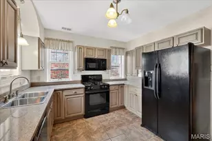 5241 Lindenwood Ave, Saint Louis, MO 63109 - Photo 9