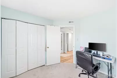 2560 Creve Coeur Mill Road #12, Maryland Heights, MO 63043 - Photo 9