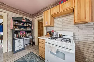 9726 Lackland Rd, Overland, MO 63114 - Photo 11