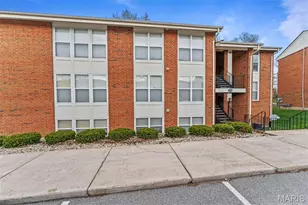 1943 Greenpoint Dr, Kirkwood, MO 63122 - Photo 1