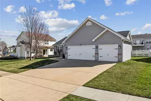 166 Old Williamsburg Pkwy, Wentzville, MO 63385 - Photo 3