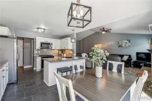 166 Old Williamsburg Pkwy, Wentzville, MO 63385 - Photo 9