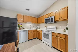 7611 Triwoods Dr, Shrewsbury, MO 63119 - Photo 11