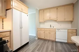 4839 Hursley Dr, Saint Louis, MO 63128 - Photo 11