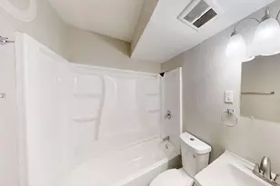 2 Bruce Dr, Florissant, MO 63031 - Photo 7