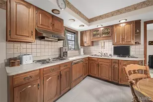 227 Hernan Dr, Saint Louis, MO 63123 - Photo 7