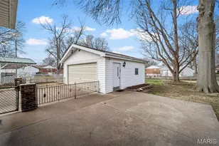 227 Hernan Dr, Saint Louis, MO 63123 - Photo 21