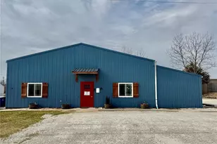 705 Powell St, Warrenton, MO 63383 - Photo 1