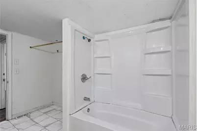 8621 Martony Lane, Berkeley, MO 63134 - Photo 17