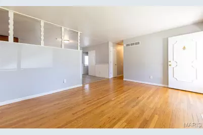 935 Kingsbrook Lane, Florissant, MO 63031 - Photo 5