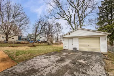 9428 Burdella Avenue, Saint Louis, MO 63114 - Photo 31