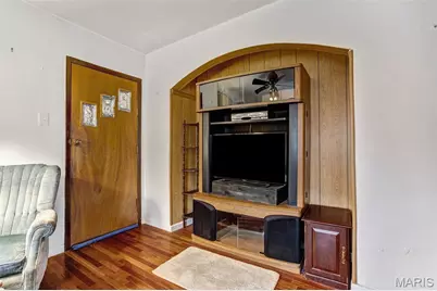 9428 Burdella Avenue, Saint Louis, MO 63114 - Photo 5