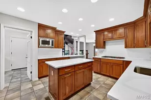 11 Denny Ln, Huntleigh, MO 63131 - Photo 17
