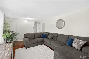 354 Burncoate Dr, Oakville, MO 63129 - Photo 7