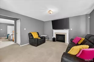 4541 Robbins Grove Dr, Florissant, MO 63034 - Photo 7