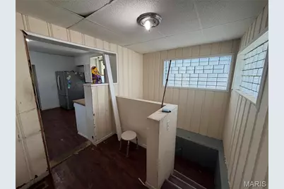 545 Davis Street, Saint Louis, MO 63111 - Photo 7