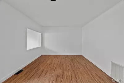 1910 Leondale Avenue, Saint Louis, MO 63114 - Photo 9