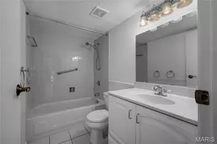 572 Coeur de Royale Dr, Creve Coeur, MO 63141 - Photo 9