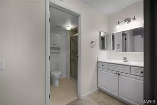 572 Coeur de Royale Dr, Creve Coeur, MO 63141 - Photo 11