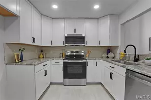 1032 King Henry Ct, Creve Coeur, MO 63146 - Photo 13