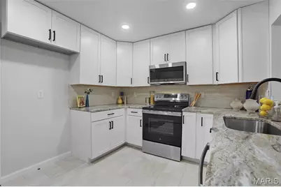 1032 King Henry Court, Creve Coeur, MO 63146 - Photo 13