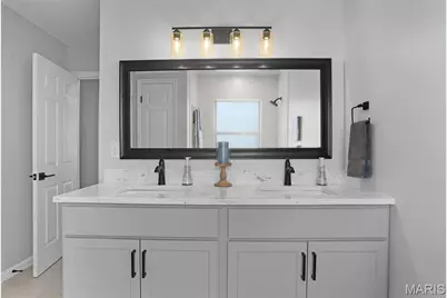 1032 King Henry Court, Creve Coeur, MO 63146 - Photo 17