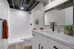 1032 King Henry Ct, Creve Coeur, MO 63146 - Photo 27