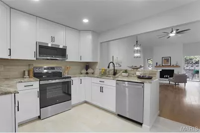 1032 King Henry Court, Creve Coeur, MO 63146 - Photo 9